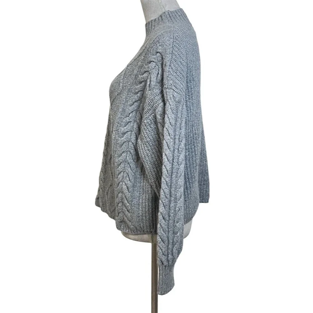 Old Navy Cable Knit Cropped Sweater Women’s M Gray Cozy Comfy Winter